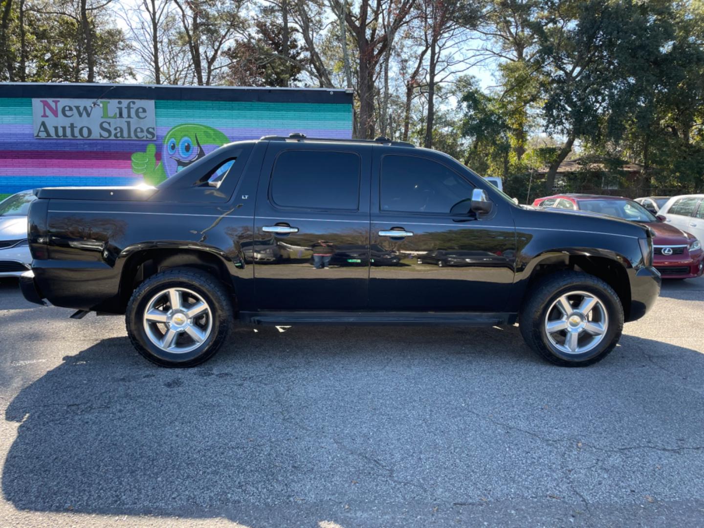 2011 BLACK CHEVROLET AVALANCHE LT (3GNMCFE09BG) with an 5.3L engine, Automatic transmission, located at 5103 Dorchester Rd., Charleston, SC, 29418-5607, (843) 767-1122, 36.245171, -115.228050 - Leather, CD/AUX/Sat, backup Camera, Dual Climate Control, Power Everything (windows, locks, seats, mirrors), All-weather Mats, Keyless Entry, Running Boards, Tow Package, Alloy Wheels. 174k miles Located at New Life Auto Sales! 2023 WINNER for Post & Courier's Charleston's Choice Pre-owned Car Deale - Photo#7